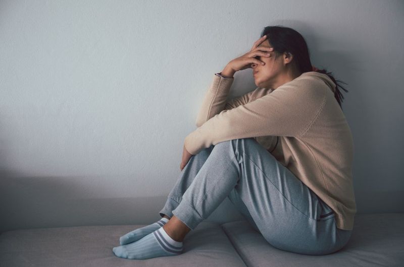Không kiểm soát được cảm xúc: nguyên nhân, triệu chứng và cách điều trị