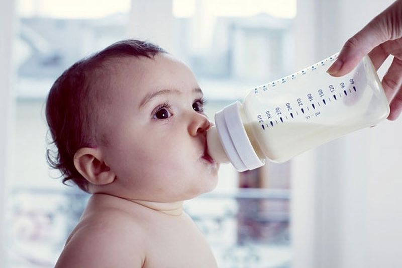 Trẻ sơ sinh bú bao nhiêu phút một lần? cách canh thời gian cho bé bú