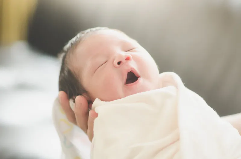 Sữa mẹ màu vàng: cung cấp dưỡng chất tốt cho sự phát triển của trẻ