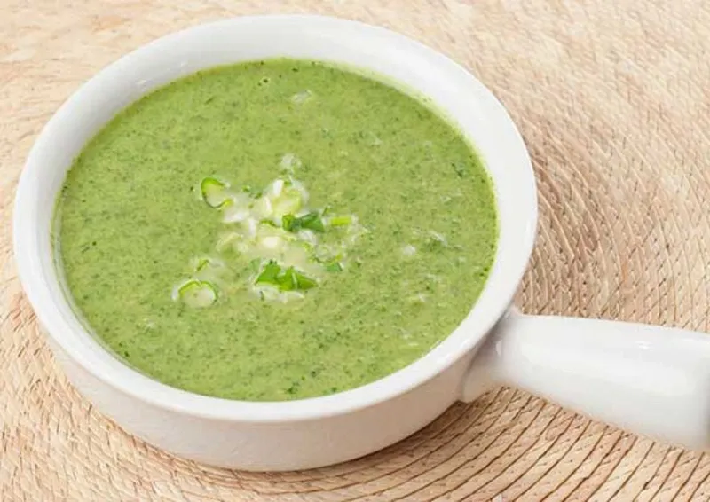 Món cháo cải bó xôi cho bé ăn dặm giàu chất dinh dưỡng nhưng cách nấu lại đơn giản