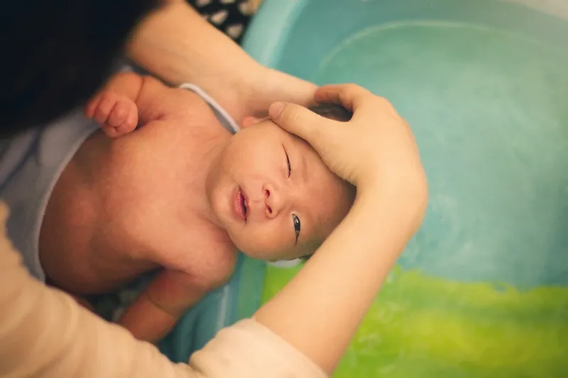 Tắm lá khổ qua cho trẻ sơ sinh - phương pháp tự nhiên để tắm cho bé