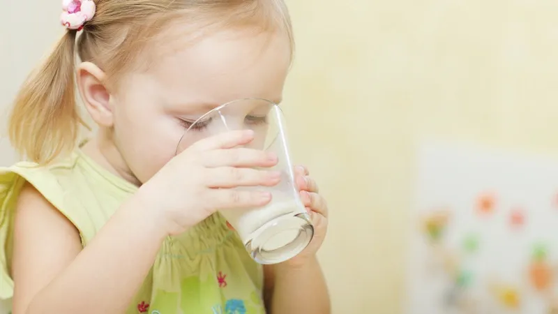 Dị ứng đạm sữa bò: hiểu rõ triệu chứng và điều trị cho trẻ
