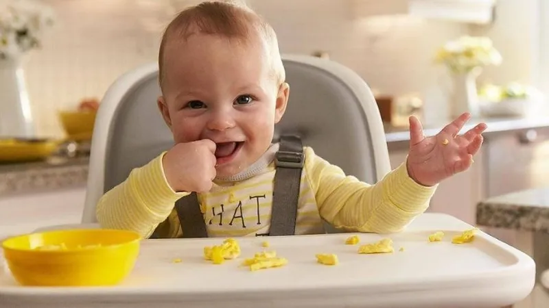 Bé 8 tháng không chịu uống sữa: lý do và cách giải quyết