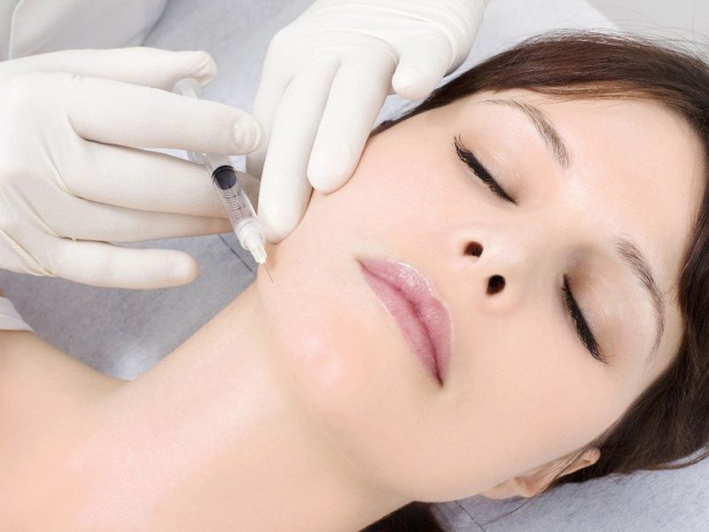Tiêm botox để gọn hàm có thể được thực hiện khi đang cho con bú không?