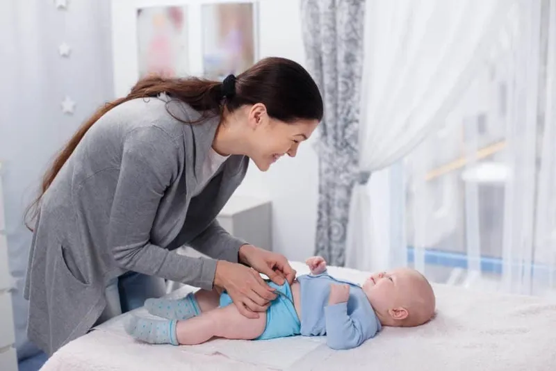 Làm thế nào để quấn tã cho trẻ sơ sinh?