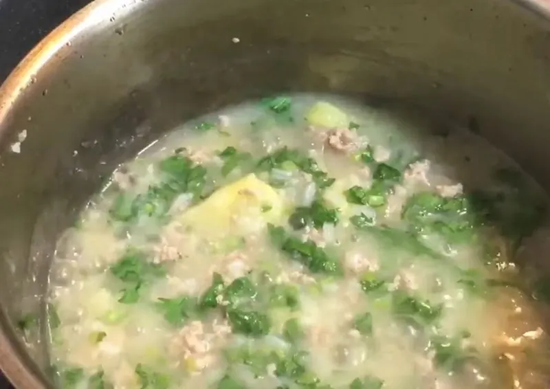 Cách nấu cháo thịt dê cho bé ăn dặm thơm ngon và không hôi