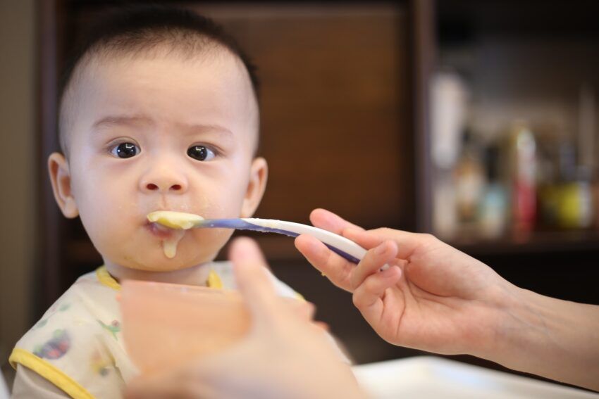 Các nguyên tắc khi lên bắt đầu cho bé ăn dặm