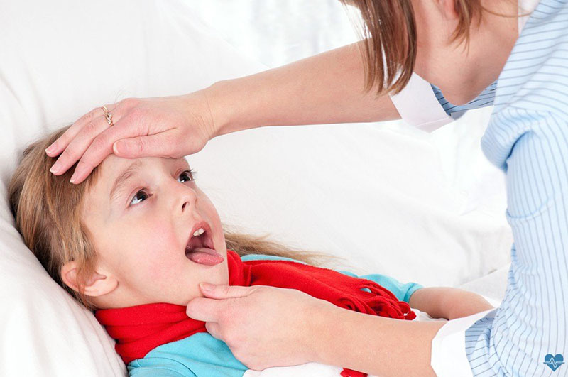 Cách chăm sóc và điều trị viêm họng cấp cho trẻ tại nhà