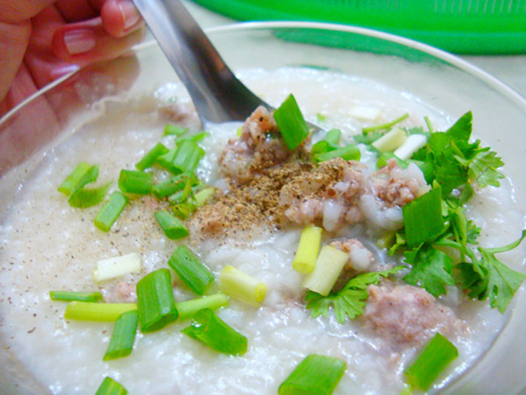 Giải cảm hữu hiệu với cháo thịt bằm gừng tươi – Gạo Vinh Hiển
