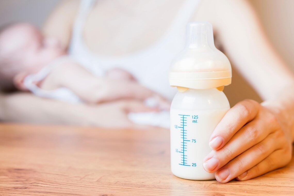 Cách nuôi con bằng sữa công thức và những điều ba mẹ cần lưu ý