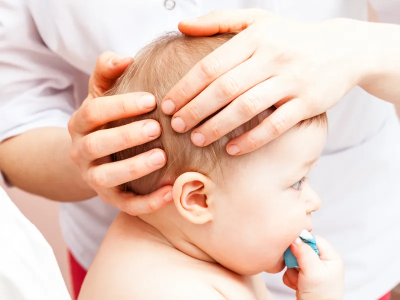 Khám thóp trẻ sơ sinh: một bước quan trọng trong theo dõi sức khỏe