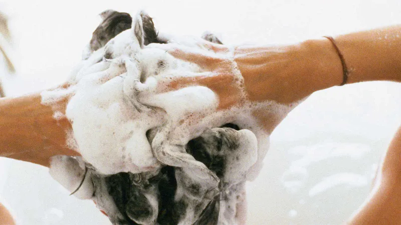 Sodium lauryl sulfate trong dầu gội: an toàn hay không?
