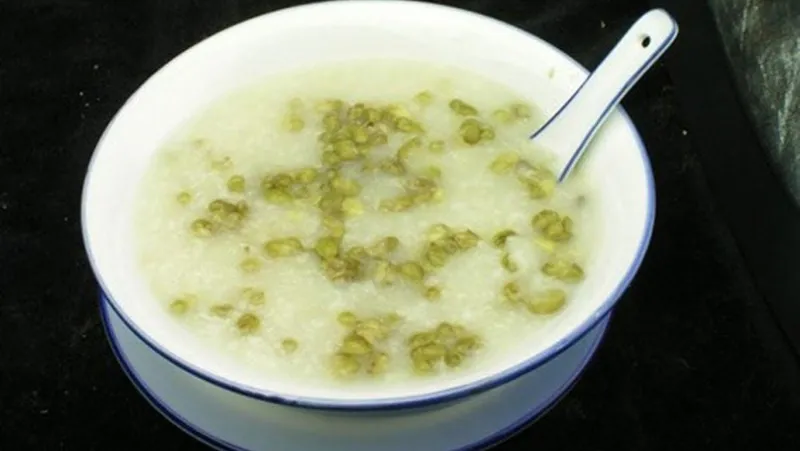 Cháo ngao: món ăn dặm dinh dưỡng cho bé
