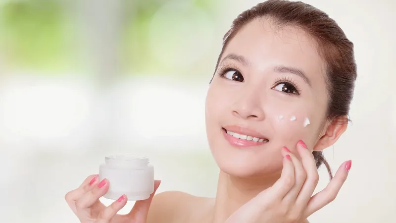 Ánh nắng mặt trời và tác động không tốt lên da: da bị chấm trắng do ngộ độc nắng