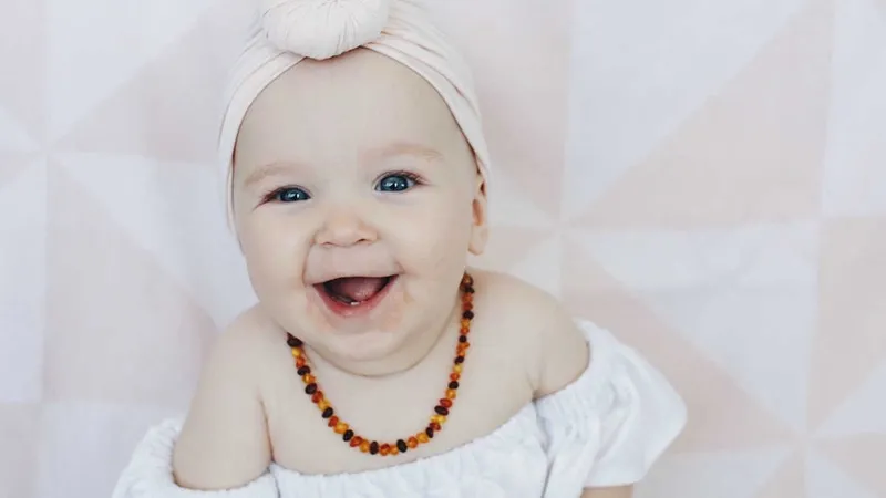 Vòng hổ phách cho bé: tác dụng và ý nghĩa thật và hư cấu