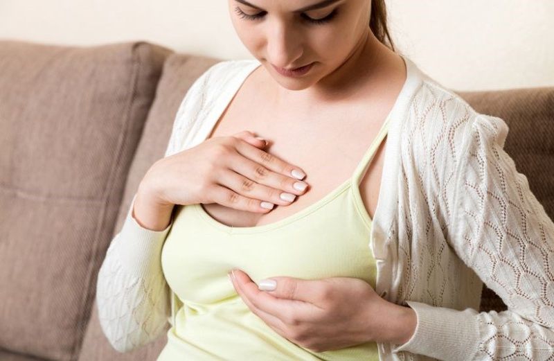 Cách vắt sữa bằng tay hiệu quả cho mẹ bỉm