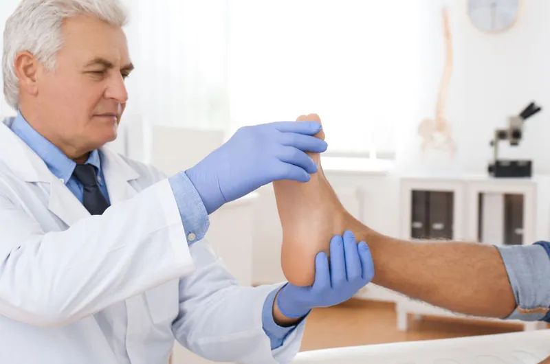 Chấn thương cổ chân: nguyên nhân, triệu chứng và cách điều trị