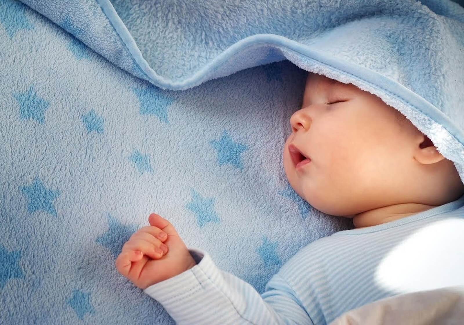 Những bài tập giúp ích cho giấc ngủ của bé - Vua Nệm