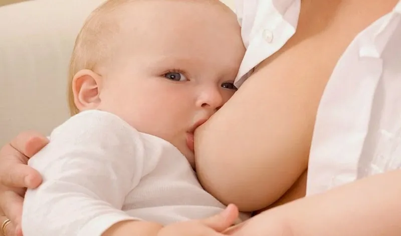 Có nên uống mật ong khi đang cho con bú?