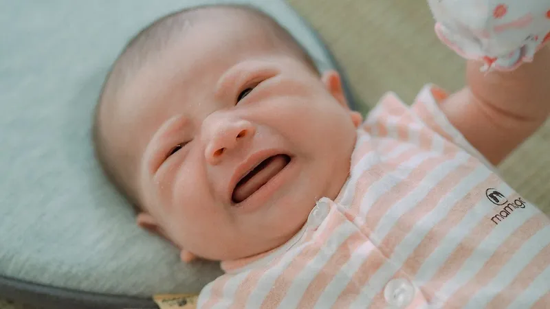 Đau mắt đỏ ở trẻ sơ sinh: nguyên nhân, triệu chứng và cách điều trị