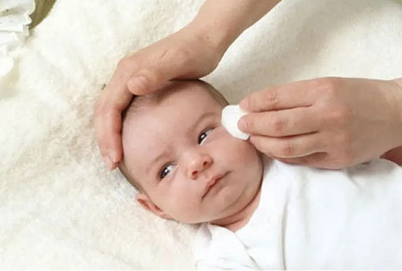 Cách tắm cho trẻ sơ sinh trong mùa đông: bí quyết và nguyên tắc cần lưu ý