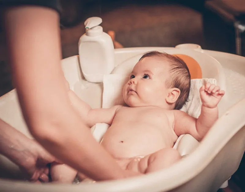 Biết vệ sinh vùng kín cho bé như thế nào là đúng cách?