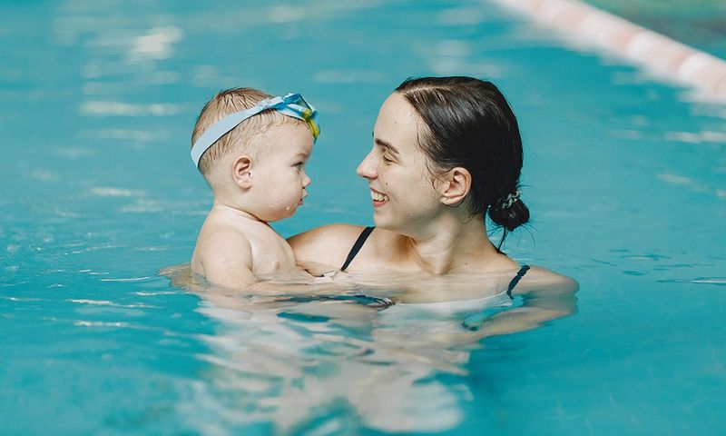 Lưu ý khi cho trẻ học bơi vào mùa hè để đảm bảo an toàn