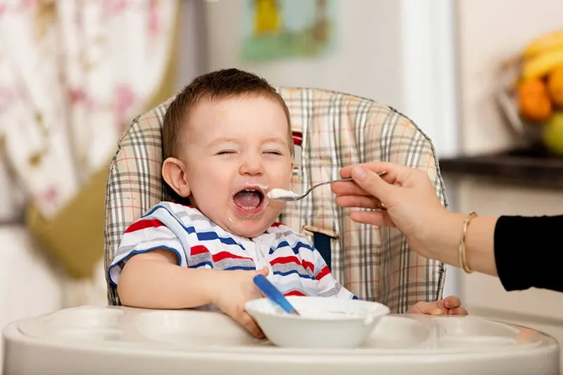Ăn dặm: dấu hiệu và lưu ý quan trọng mà cha mẹ cần biết