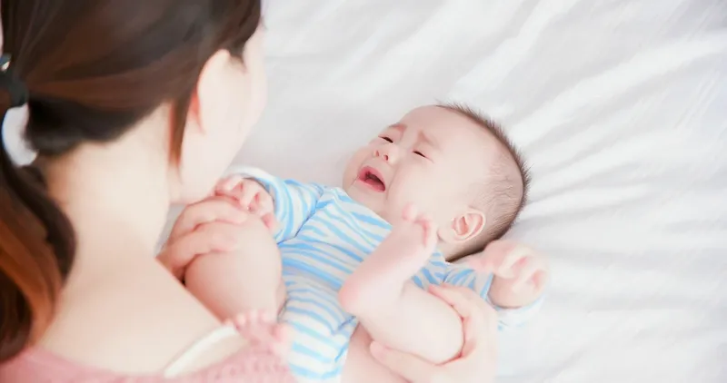 Dấu hiệu và nguyên nhân trẻ bị hăm vùng kín