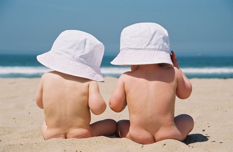 Những lợi ích của tắm nắng cho trẻ và cách tắm nắng đúng cách để bổ sung vitamin d