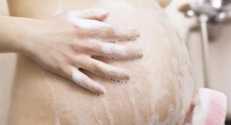 Tắm buổi sáng khi mang thai: tốt hay không?
