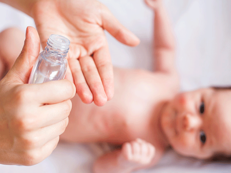 Bỏ túi 6 mẹo trị ho bằng dầu tràm cho trẻ sơ sinh cực kỳ hiệu quả