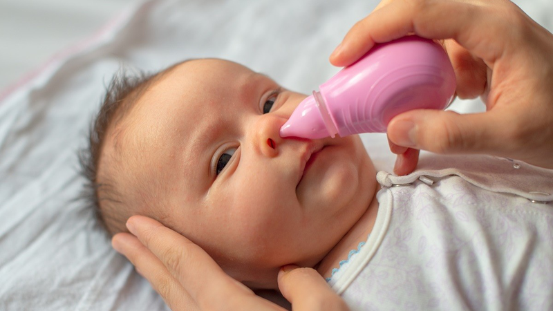 Hướng dẫn cách tự hút mũi cho bé tại nhà an toàn, hiệu quả