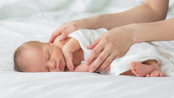 Trẻ sơ sinh ngủ nhiều có đáng lo hay không?