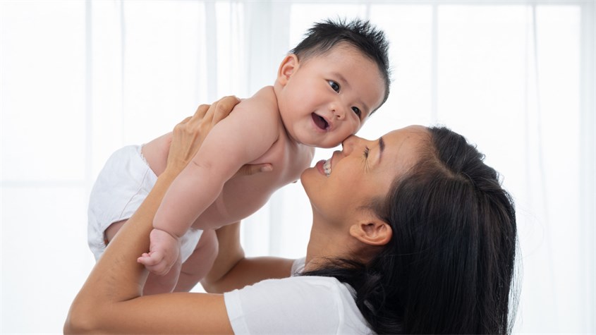 Mách bạn 9 lưu ý then chốt khi chăm sóc trẻ sơ sinh dưới 1 tháng tuổi