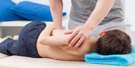 Bỏ túi cách mát xa cho trẻ tự kỷ đơn giản, hiệu quả tại nhà