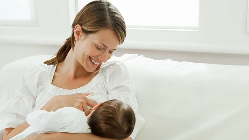 Mẹ bị cường giáp có thể cho con bú hay không?