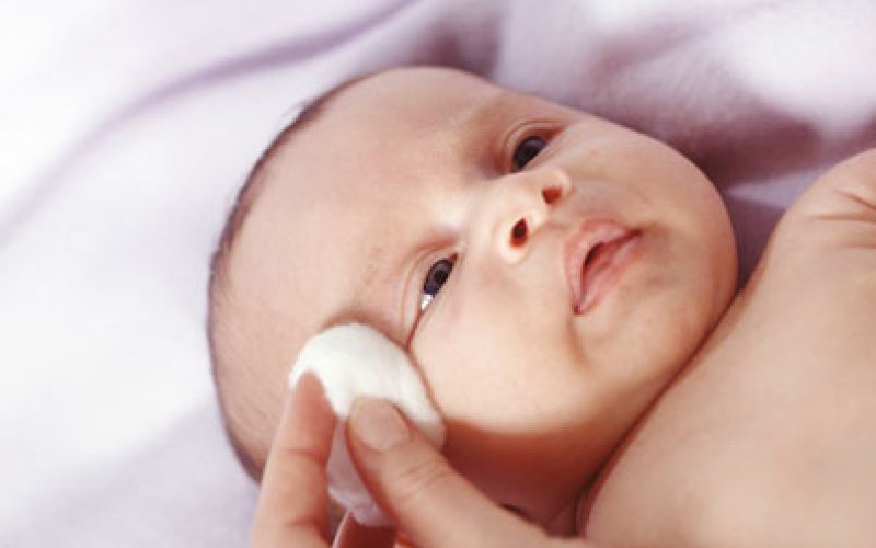 Bật mí 10 mẹo để trẻ sơ sinh có lông mày đẹp tự nhiên