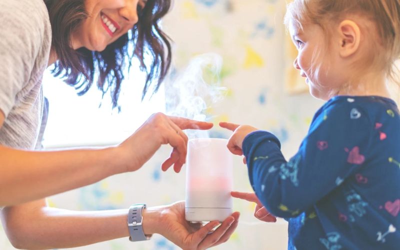 Tinh dầu xông phòng cho em bé - Bí quyết hạnh phúc thiên nhiên