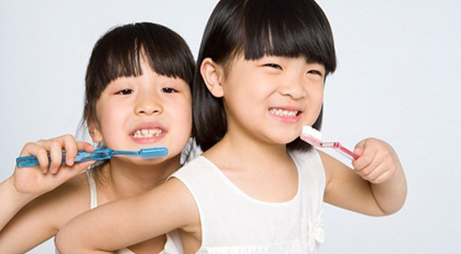 Trẻ 5 tuổi mọc răng hàm mẹ cần lưu ý gì khi chăm sóc