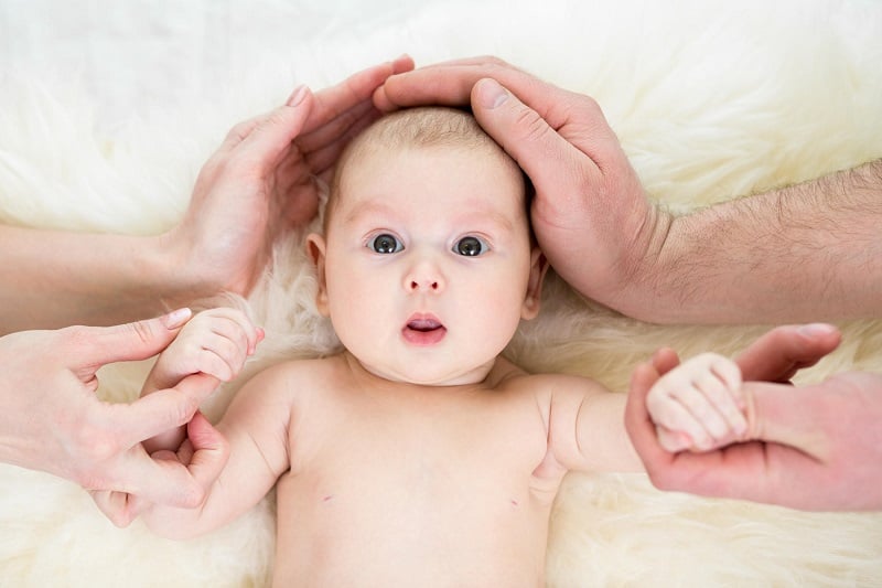 Chăm sóc trẻ sơ sinh 0 - 6 tháng đúng quy trình, chi tiết từ A- Z | Huggies