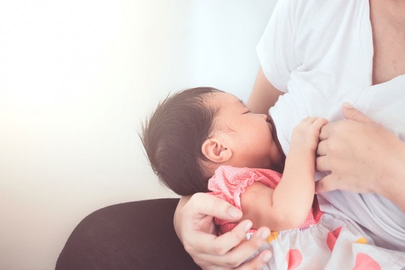Trẻ 3 tháng ăn dặm được chưa và chế độ ăn phù hợp cho bé