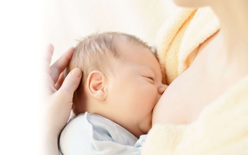 Tuân thủ các biện pháp vệ sinh giúp ngăn chặn tối đa nguy cơ lây nhiễm giọt bắn cho con