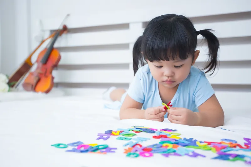 Khả năng ngôn ngữ của người khiếm thính phụ thuộc lớn vào việc tiếp nhận âm thanh từ sớm 