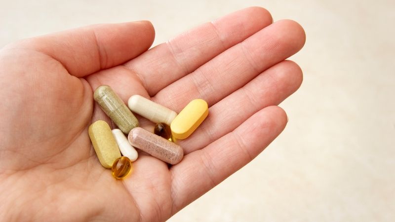 Tự ý dùng thuốc hoặc thực phẩm chức năng khi đói có thể gây áp lực lớn cho gan