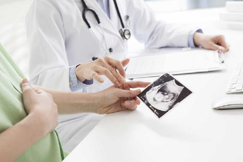 Bổ sung đầy đủ dưỡng chất qua các bữa ăn lành mạnh giúp tạo nền tảng vững chắc cho sự hình thành và phát triển bền bỉ của tim thai