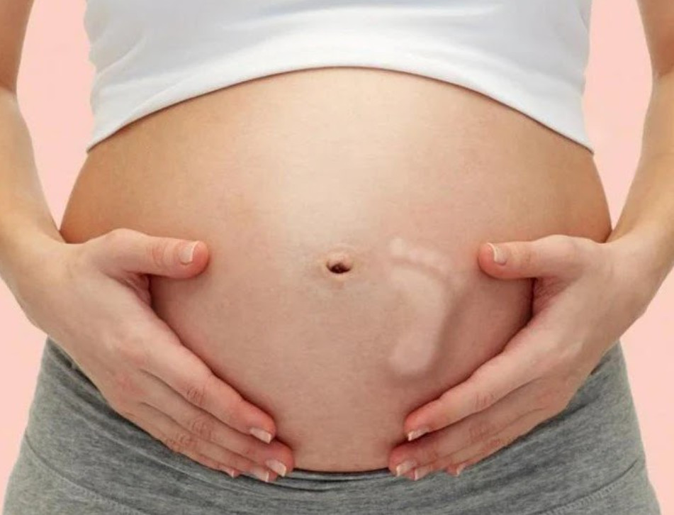 Sản phụ nên chủ động theo dõi tình trạng cử động của thai nhi để nhận biết suy thai