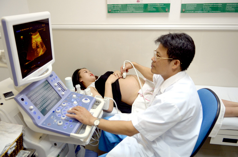 Việc tuân thủ các mốc siêu âm thai giúp bác sĩ theo dõi sát sao sự phát triển của bé và phát hiện sớm các dấu hiệu bất thường để can thiệp kịp thời - Khám thai định kỳ