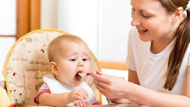 Cho bé ăn sữa chua vào mùa đông: tận dụng dinh dưỡng một cách hiệu quả