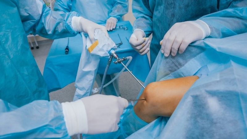 Hệ thống dây chằng trong khớp gối giúp giữ ổn định và kiểm soát chuyển động của đầu gối